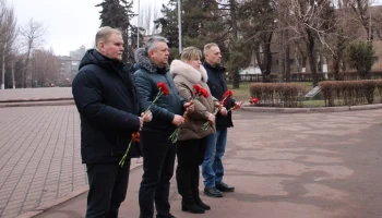 Памятный знак жертвам Холокоста: символ уважения и скорби