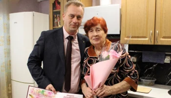 В Краснолиманском округе чествовали 85-летнюю долгожительницу В Краснолиманском округе чествовали 85-летнюю долгожительницу