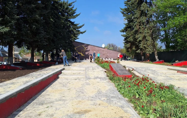 "Зеленый Донбасс": жители вдохнули новую жизнь в регион к 80-летию Победы "Зеленый Донбасс": жители вдохнули новую жизнь в регион к 80-летию Победы