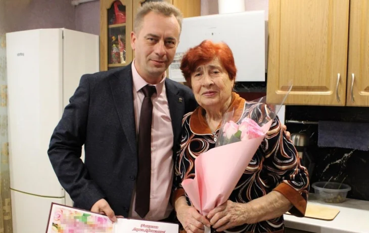 В Краснолиманском округе чествовали 85-летнюю долгожительницу В Краснолиманском округе чествовали 85-летнюю долгожительницу