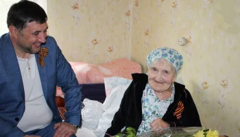 Александр Петрикин поздравил ветерана Великой Отечественной войны с Днем Победы