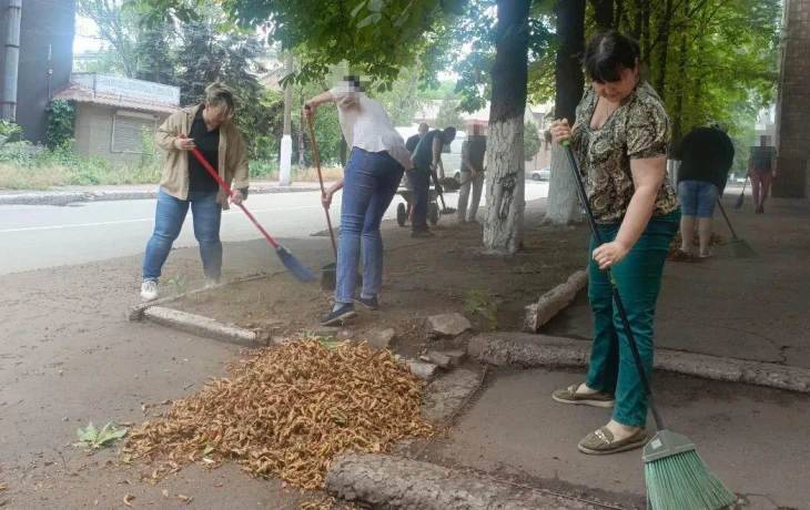 Краснолиманцы провели субботник Краснолиманцы провели субботник